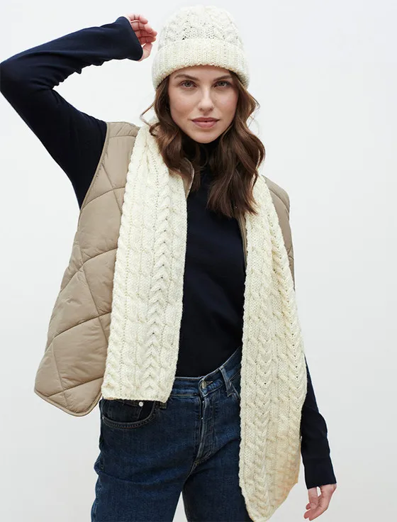 A‎ran Heritage Cab‎le Scarf-white