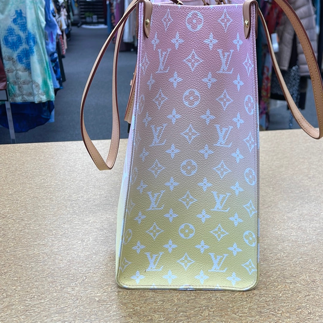 Handbag Designer By Louis Vuitton  Size: Large